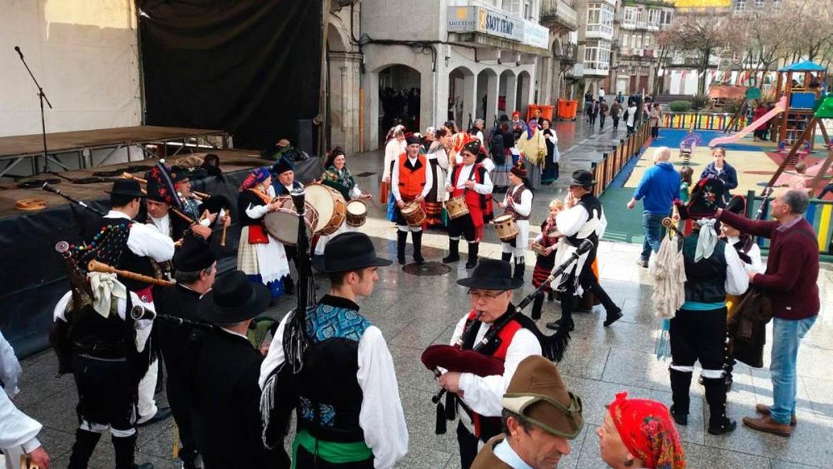 La Reconquista combate la lluvia con música y chor La Reconquista combate la lluvia con música y chor
