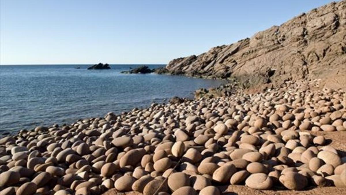 Espacio protegido 8 La cala Alfurinet, al norte de la isla de Menorca, es una de las zonas que cuenta con el amparo legal.