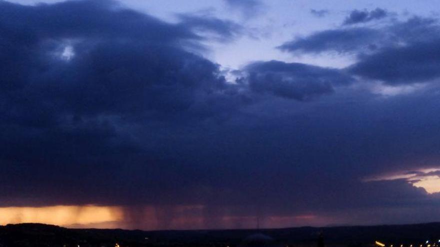 Alerta naranja por tormentas en varias comarcas turolenses y amarillo en el Pirineo oscense