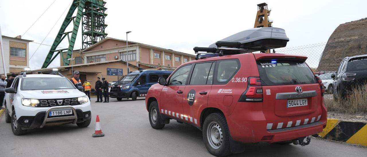 Un camió de Bombers accedint a la mina on hi va haver l'accident