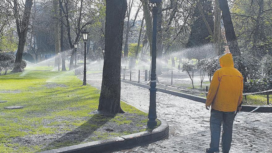 EN IMÁGENES: El acicalado a toda máquina del Campo San Francisco de cara al aluvión turístico