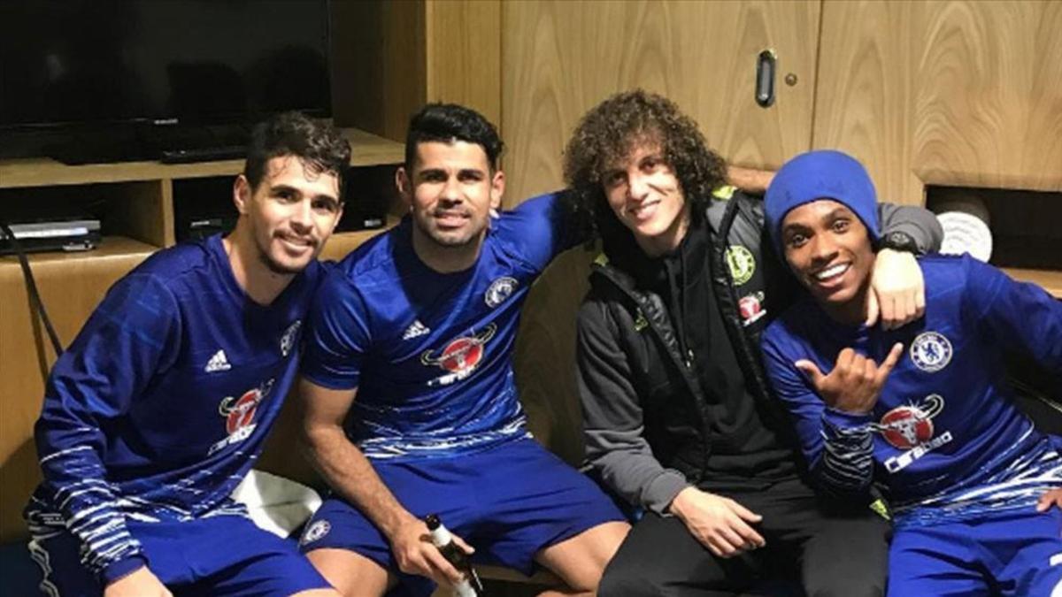 Diego Costa, con una cerveza en la mano