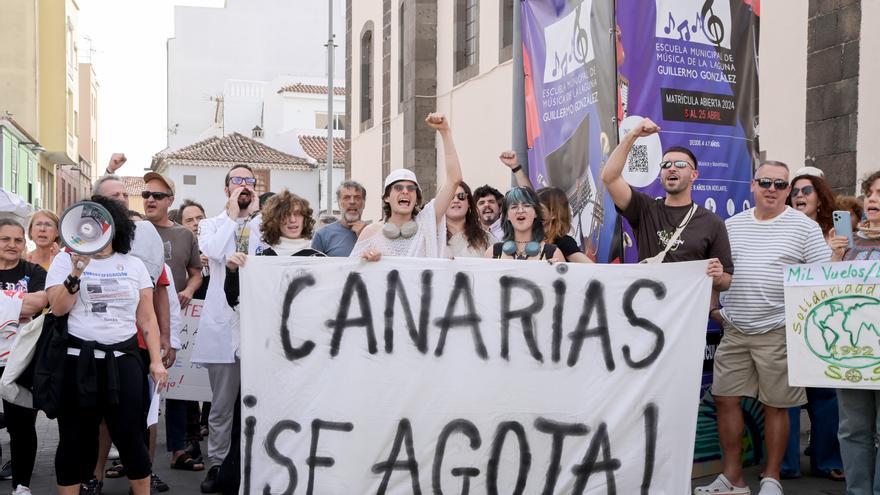 Uno de los activistas de &#039;Canarias se agota&#039; abandona la huelga de hambre