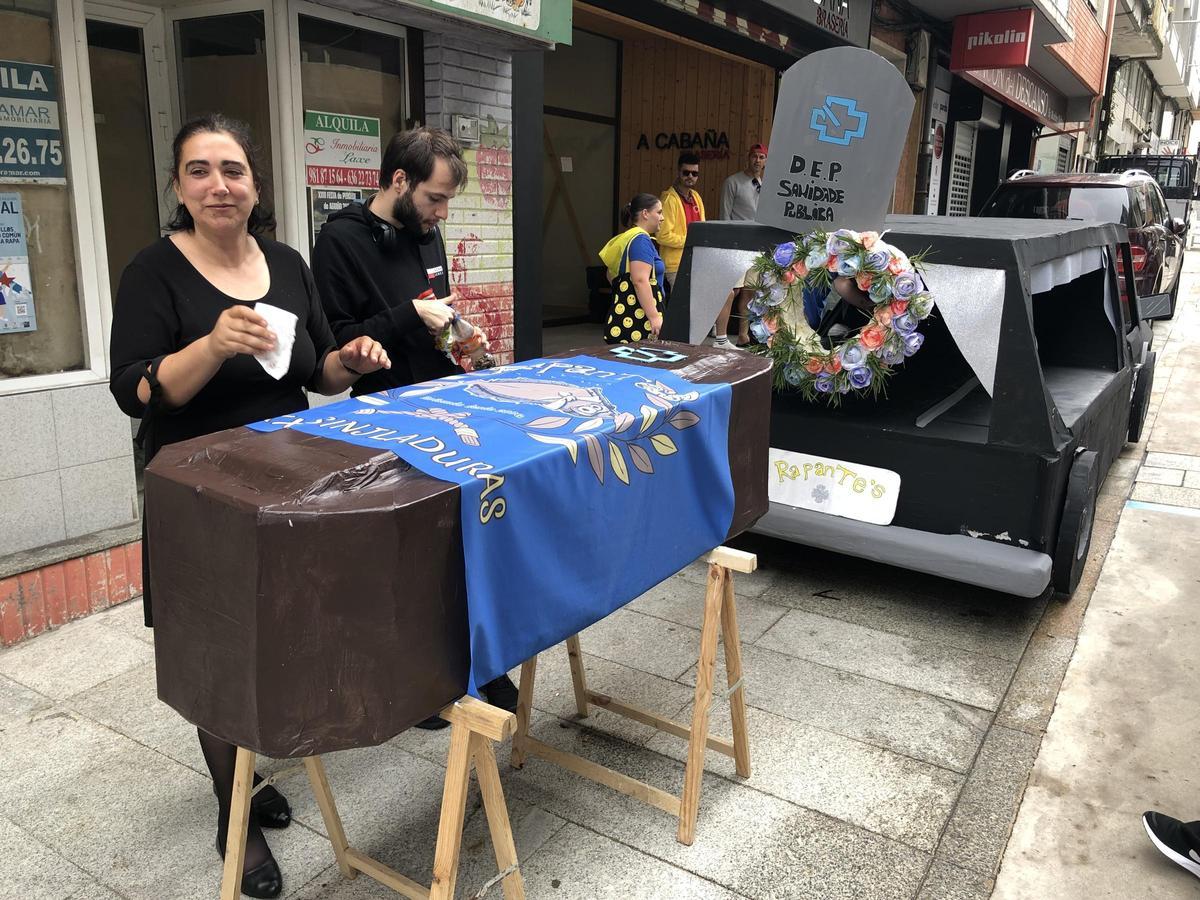Cuesta abajo... con frenos: la Festa da Dorna de Ribeira avanza a rebufo de las carrilanas
