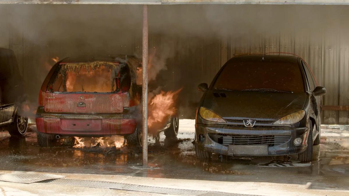 Coche ardiendo