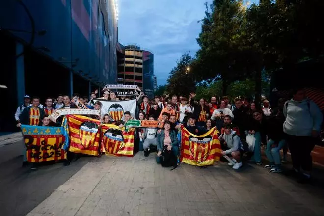 Aficionados valencianistas viajan con el equipo a Vigo