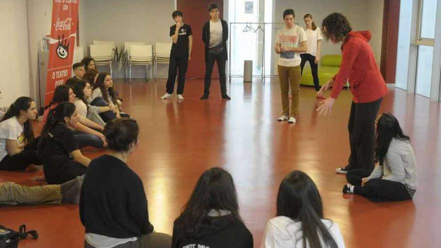 Jóvenes aprenden escenografía en A Coruña