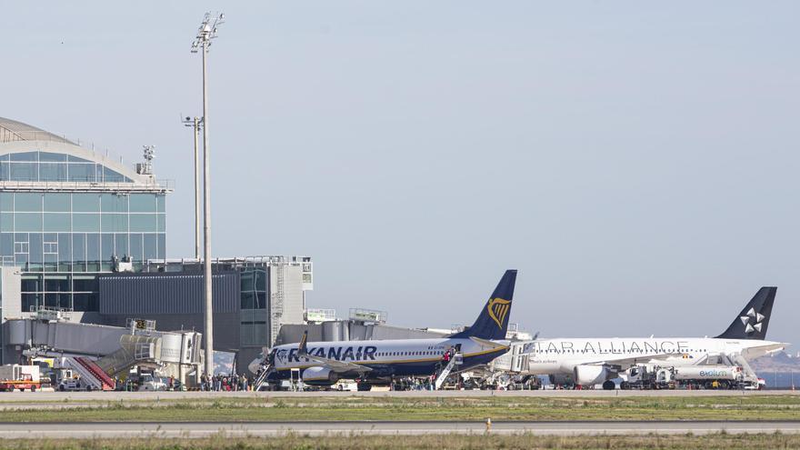 La propuesta del Gobierno para reducir vuelos cortos pone en la diana el trayecto Alicante-Madrid