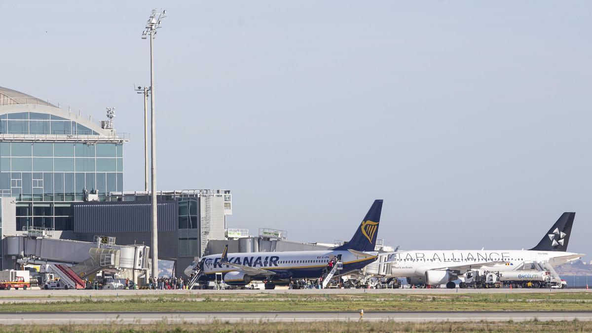 Imagen de la pista aérea del aeropuerto Alicante-Elche Miguel Hernández.