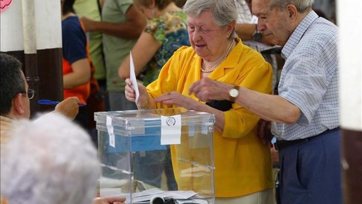 Imagen de un colegio electoral de Barcelona durante el referéndum del Estatut, el 18 de junio del 2006.