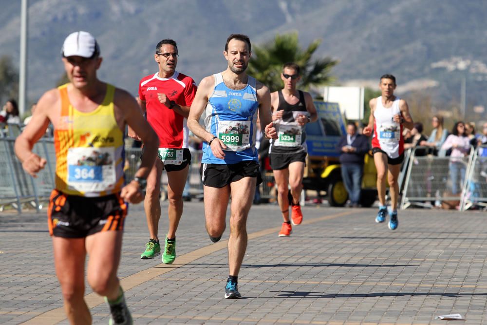 El Mouaziz, del Club Nerja de Atletismo ha vuelto a imponerse en la prueba, que ha alcanzado una participación récord con 7.500 corredores