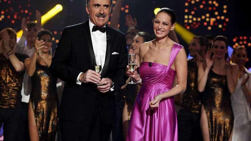 Juan y Medio y Eva González, en una gala de TVE, en 2013.