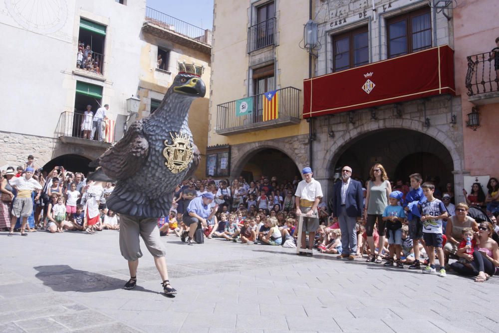 L''Àguila torna a la cercavila de Sant Genís a Torroella de Montgrí