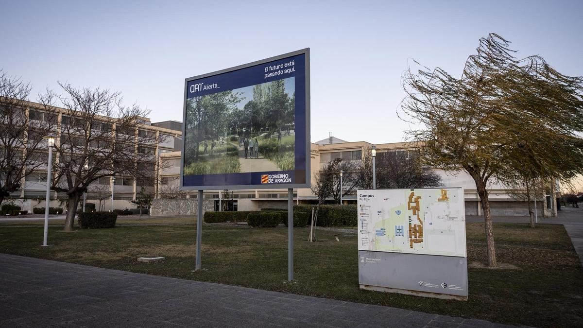 Cartel que anuncia el DAT Alierta, en el Campus Río Ebro de la Universidad de Zaragoza.