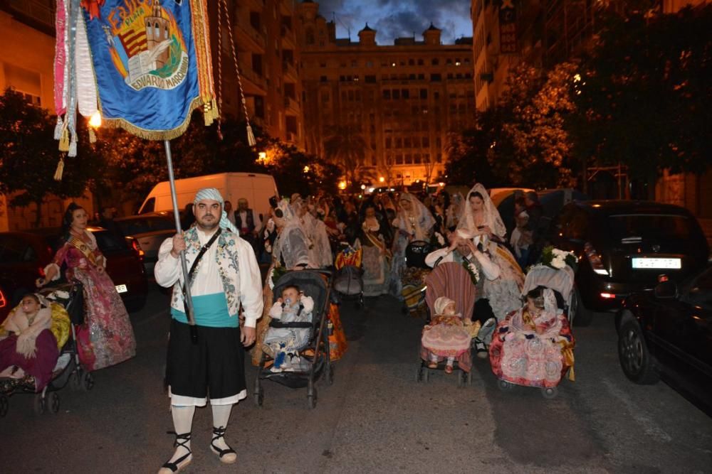 La falla Eduardo Marquina con su estandarte, uno de los afectados por los cambios de nombre.