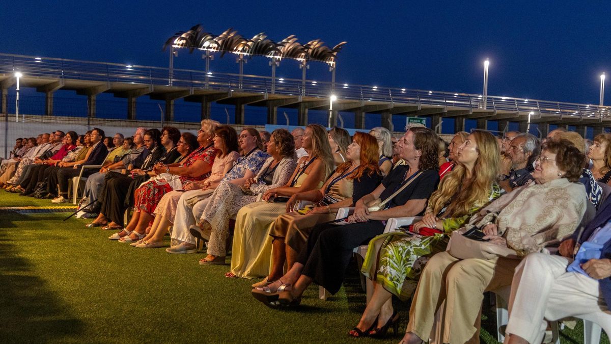 Plácido Domingo llena de ópera el Muelle 12 de Alicante