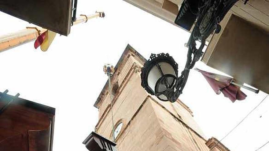 La Cooperativa instala las nuevas campanas de San Martín y velará por proteger su tañido