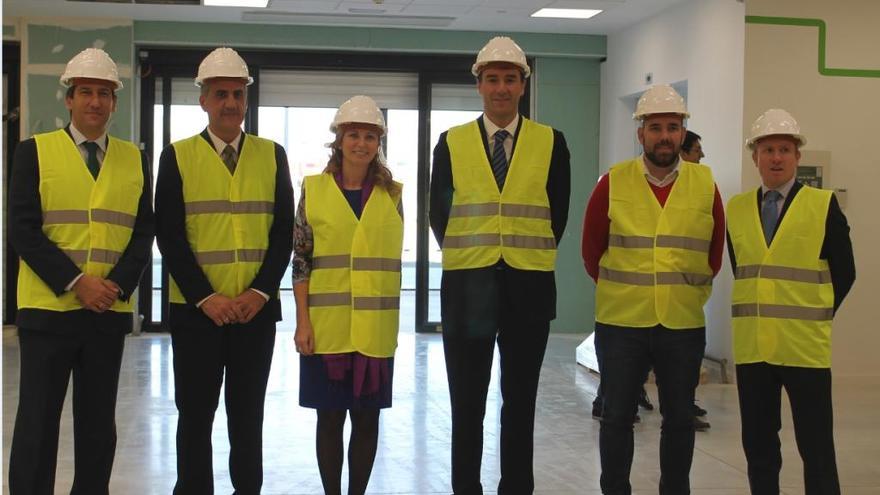 Juan Sevillano, sirector de Desarrollo de Leroy Merlin España; Juan José Ruíz, Director de Leroy Merlin Castelló; Amparo Marco, alcaldesa; Iñigo Pérez, director Regional de Leroy Merlin zona Levante; Rafa Simó, concejal de Ordenación del Territorio; Borja Arambarri, responsable de Expansión de Leroy Merlin Levante