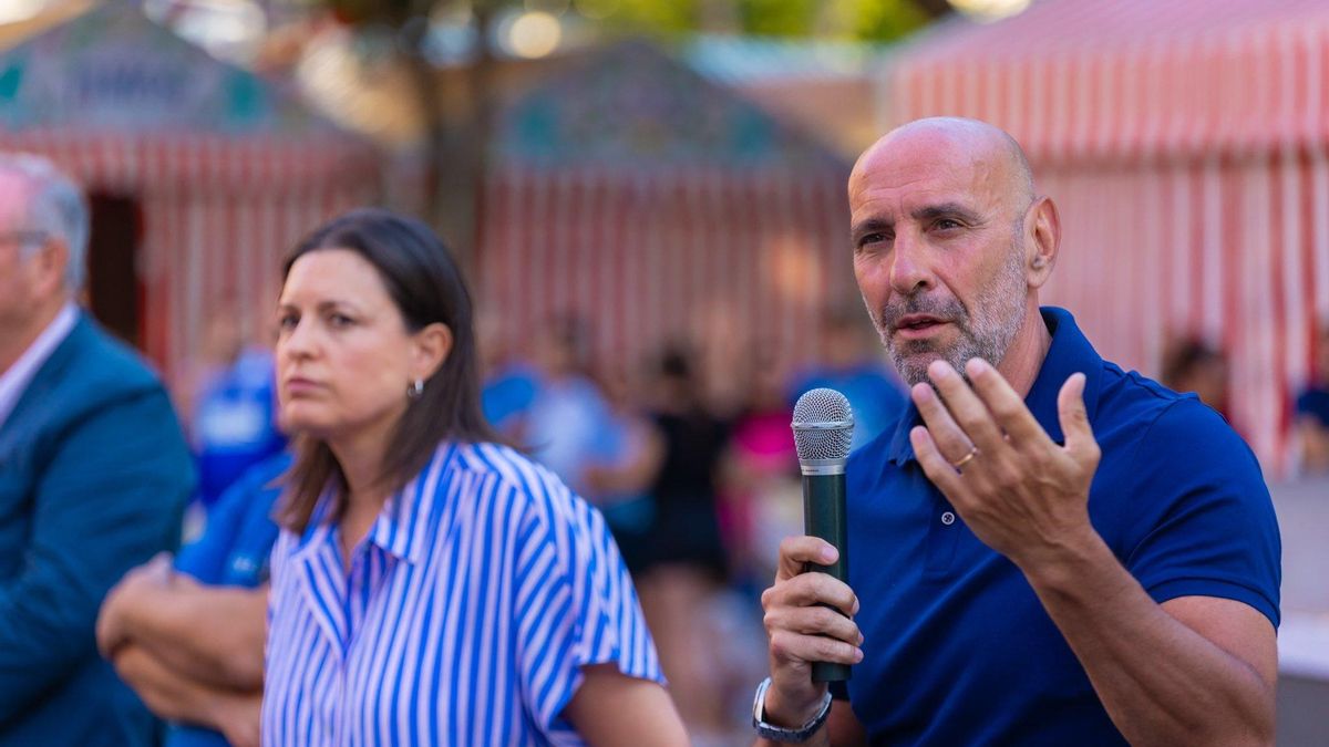 Monchi junto a Patricia Cavada, alcaldesa de San Fernando.