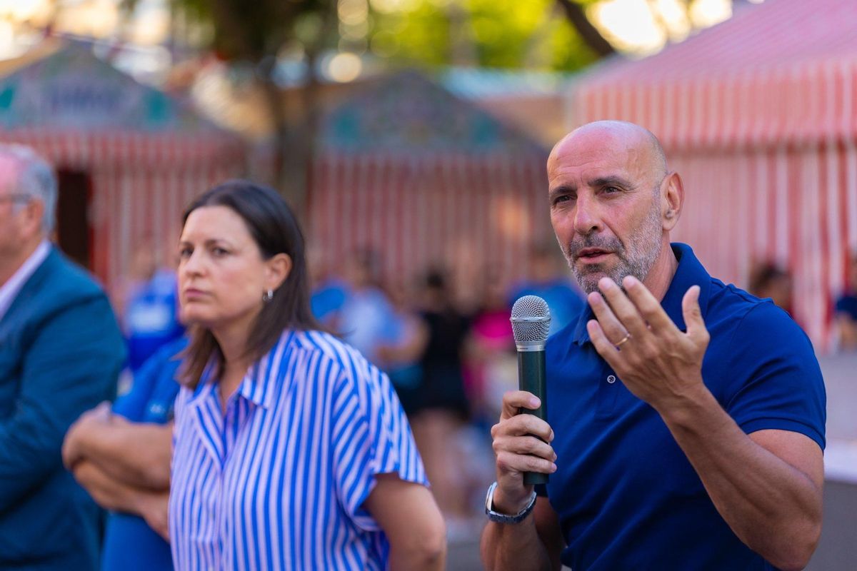 Monchi junto a Patricia Cavada, alcaldesa de San Fernando.