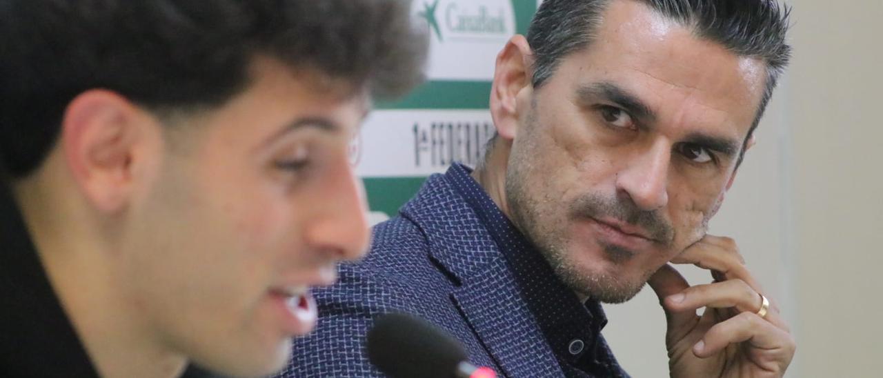 Juan Gutiérrez 'Juanito', durante la presentación oficial de Marco Camus como nuevo jugador del Córdoba CF.