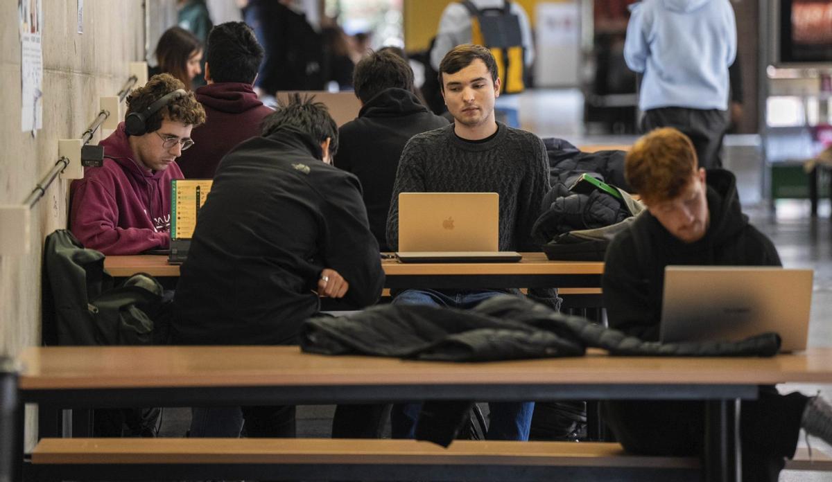Les universitats catalanes ja integren la IA en l’aprenentatge