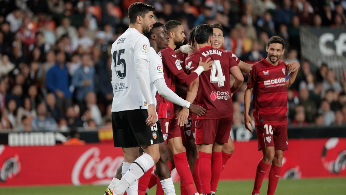 Valencia -  Sevilla: El gol de Badé