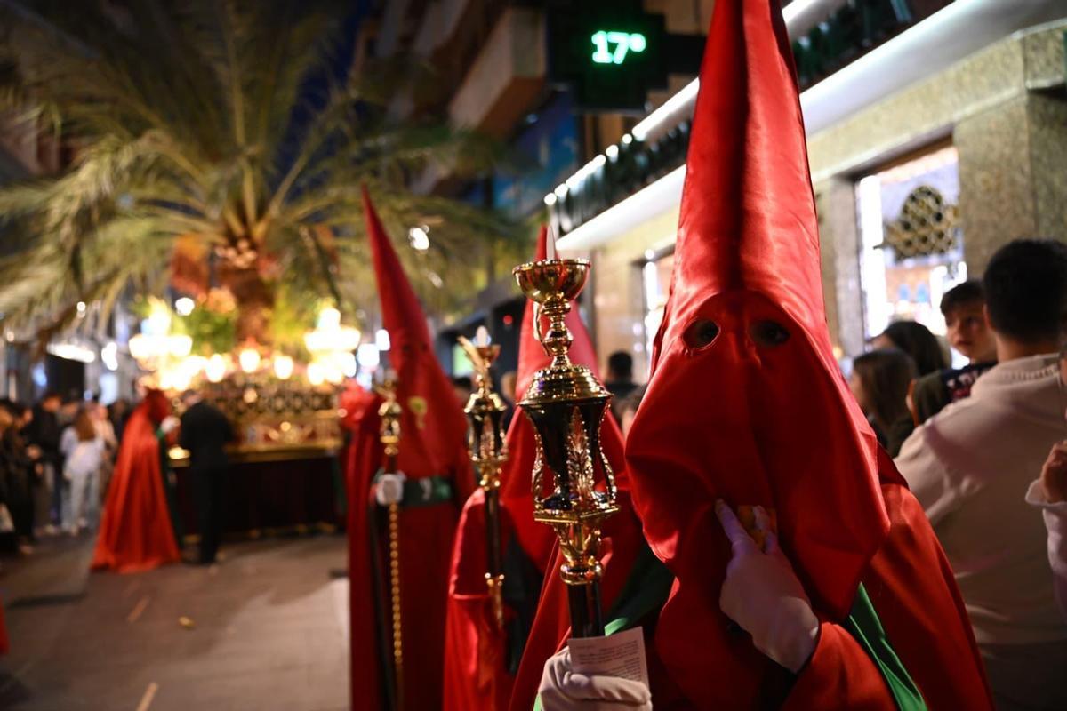 Nazarenos de la Oración en el Huerto durante el paso por la Corredora.