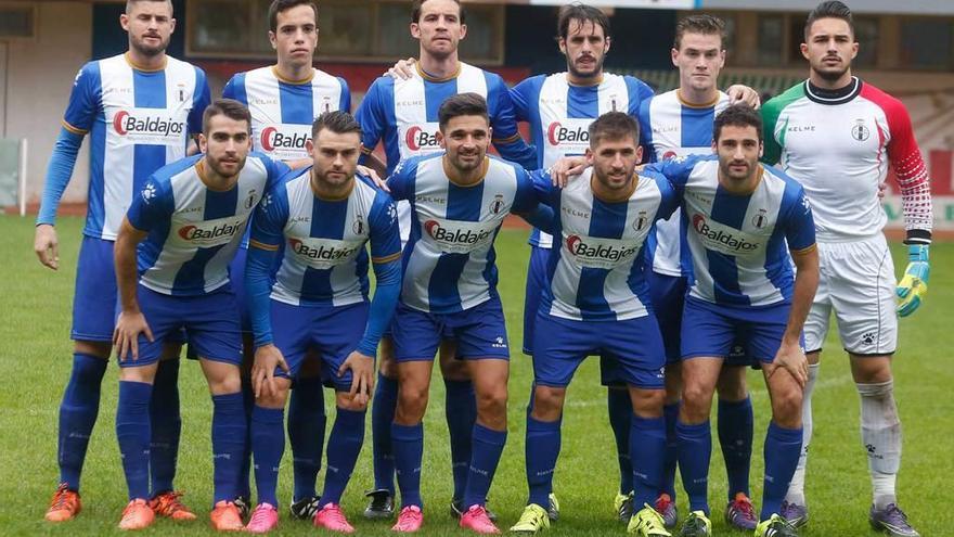 El once de la victoria once. Arriba y desde la izquierda, Dudi, Keko, Palazuelos, Pantiga, Nuño y Lucas Anacker. Abajo en el mismo orden: Marcos Torres, Matías, Jorge Rodríguez, Álex Arias, y Pablo Suárez