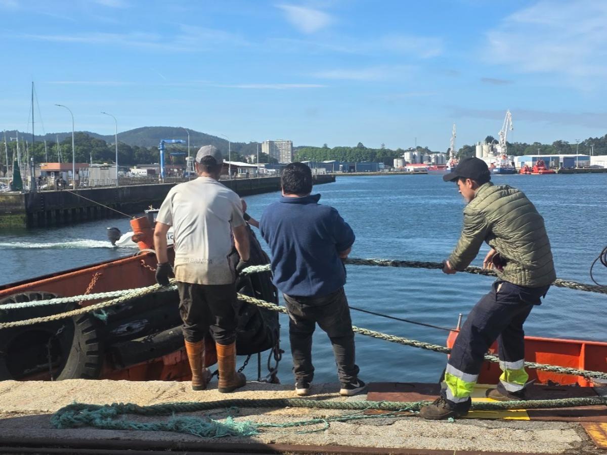 El traslado del remolcador «Doctor Pintado», desde Vilagarcía hacia Moaña, se lleva a cabo desde esta mañana.