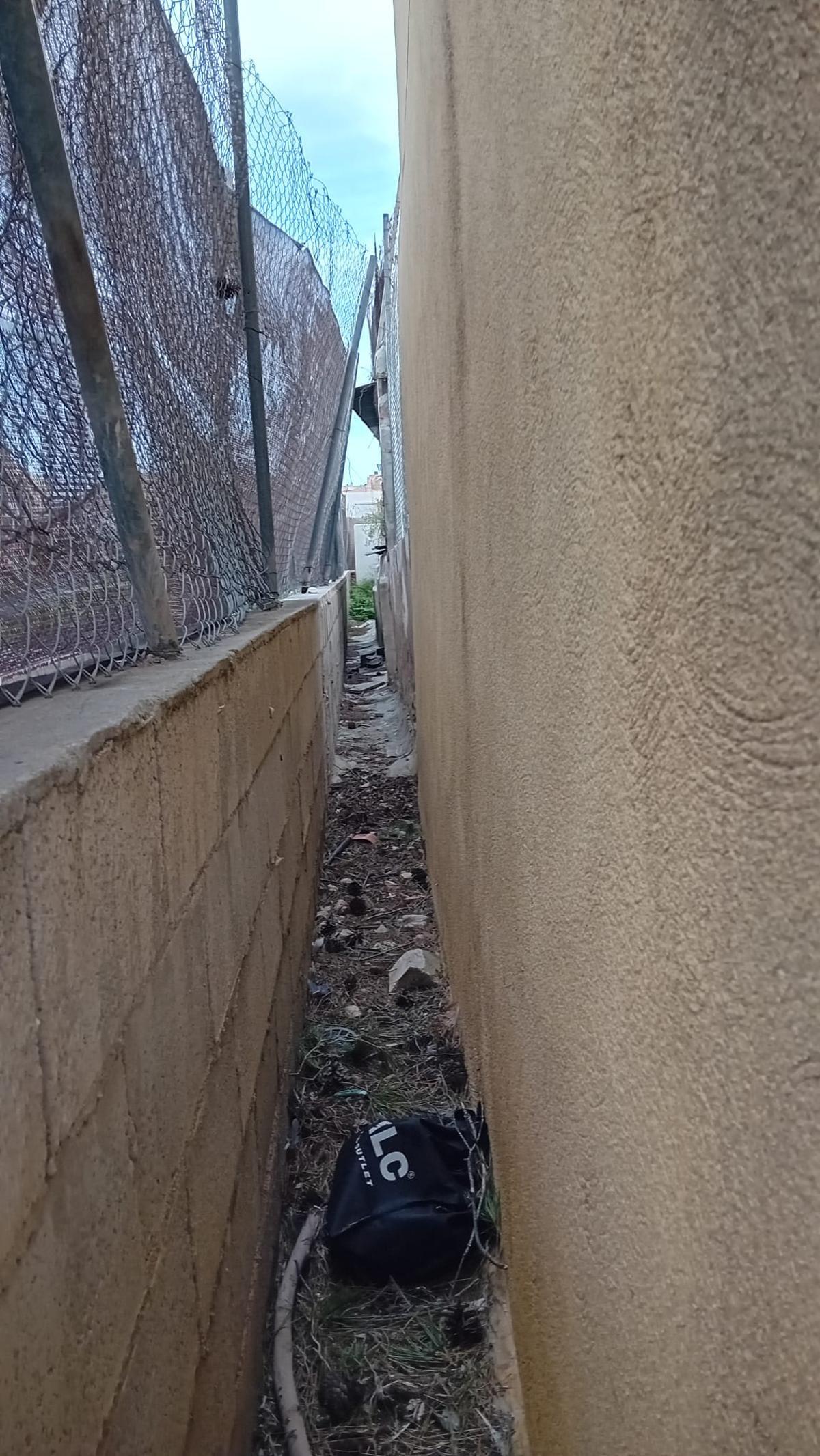 Espacio que hay entre el solar y la trasera de la calle San José