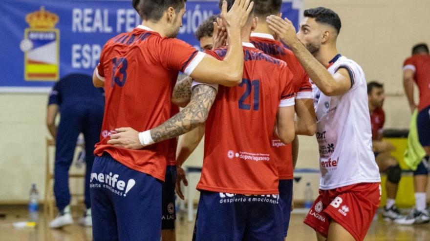 Los jugadores del Cisneros celebran un punto en un partido anterior. | | E.D.