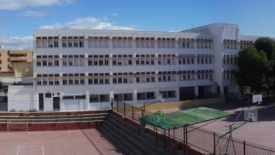 La Consejería de Educación ha hecho pública la licitación de las obras para la retirada de fibrocemento en el Instituto de Educación Secundaria (IES) Cánovas del Castillo de Málaga capital.
