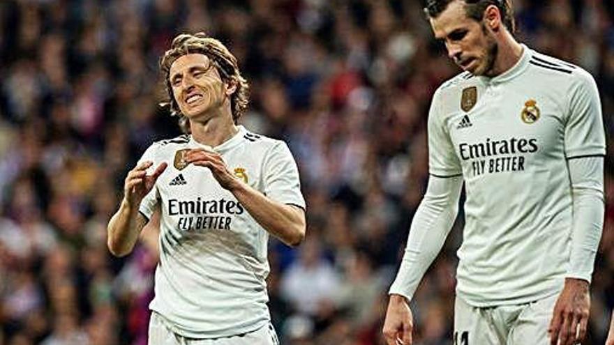 Luka Modric i Gareth Bale en el clàssic de lliga contra el Barça