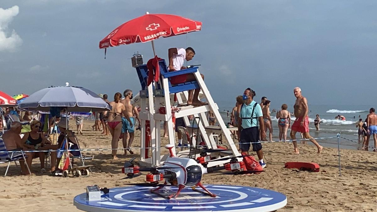 Imagen de archivo de una playa que usa de drones para prevenir ahogamientos.