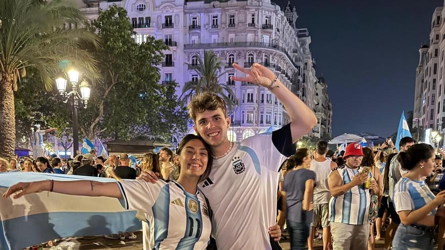 Parejas hispanoargentinas de València: entre el amor y el fútbol