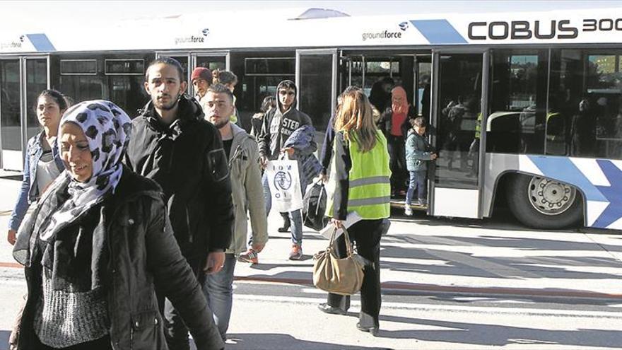 Castellón acogerá a 12 refugiados sirios de los cerca de 200 que llegaron ayer a Madrid