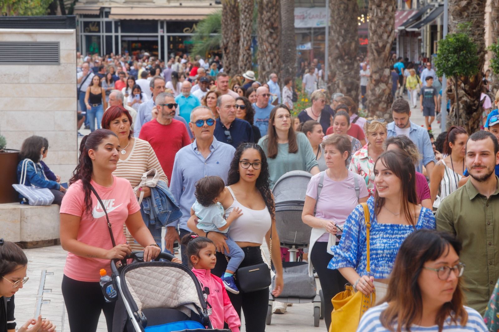 Ambiente en las calles de València el 9 d'Octubre