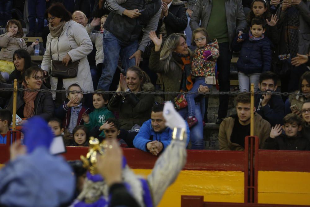 Sus Majestades llegan a la plaza de toros