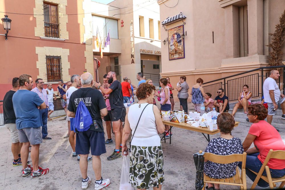 Los vecinos de Redován se ponen manos a la obra para habilitar la iglesia