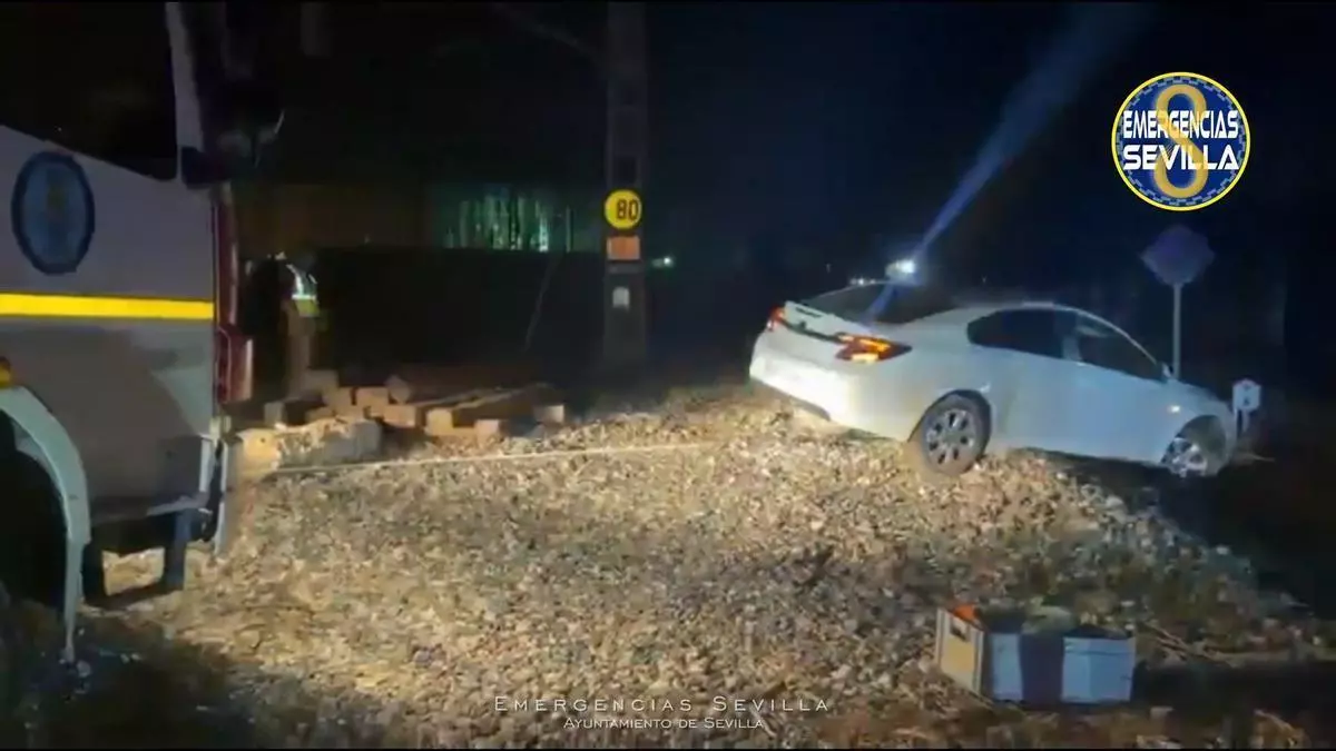 Un conductor ebrio que quintuplicaba la tasa de alcoholemia cae esta madrugada a las vías del tren en Bellavista