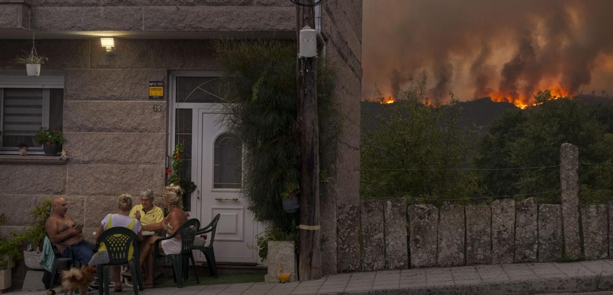 «Cartas», tomada en Carballeda de Avia durante un incendio por el fotoperiodista. | BRAIS LORENZO