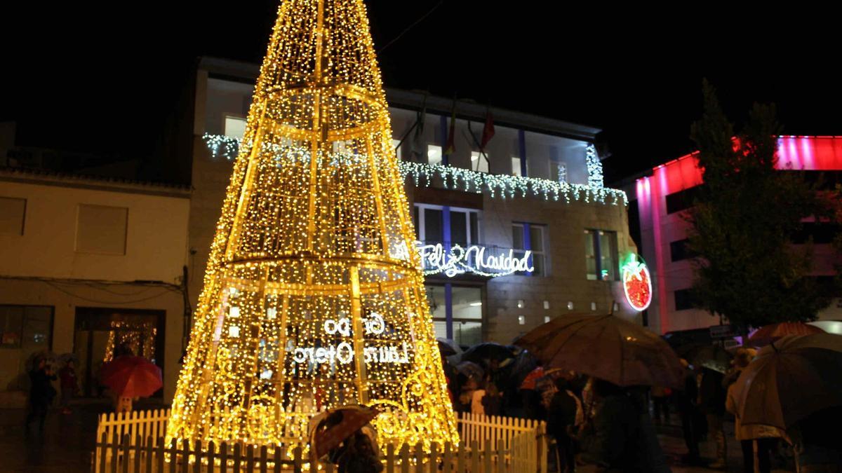 Fachada del Ayuntamiento de Miajadas en unas navidades pasadas.