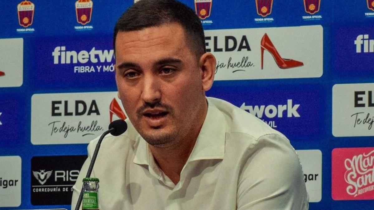 Lafuente durante la rueda de prensa.