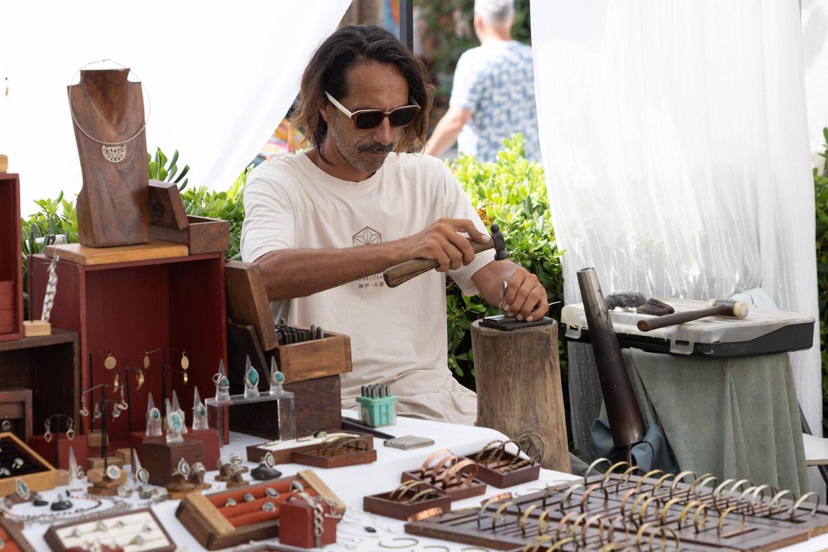 Galería: el mercadillo de Sant Joan en plena temporada de verano