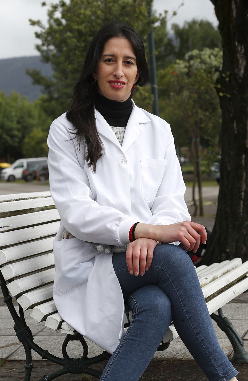 Paula Rivas, en Cesantes, con su bata de laboratorio.