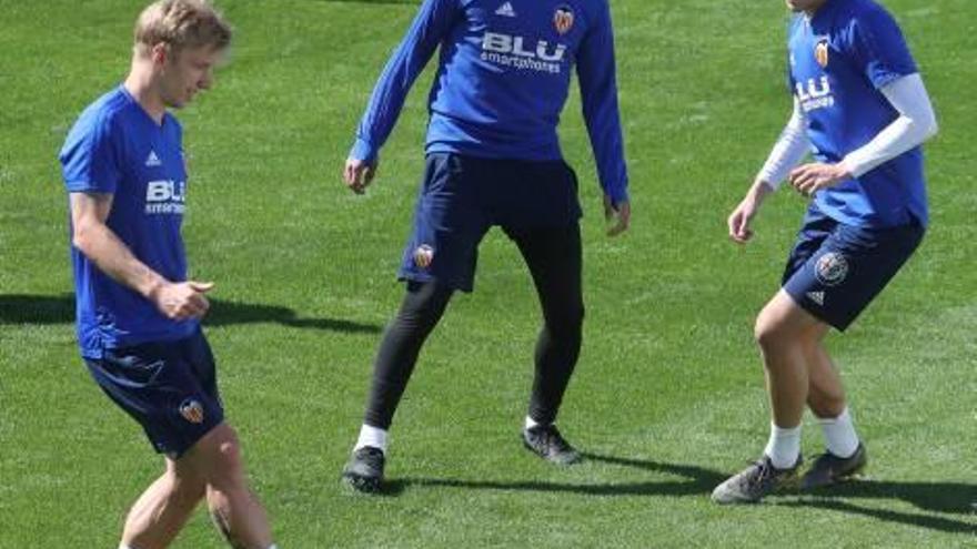 Wass, Coquelin y Cheryshev, en el entrenamiento de ayer.