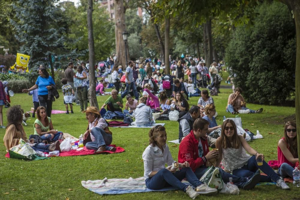 Multitudinario reparto del bollo en San Mateo