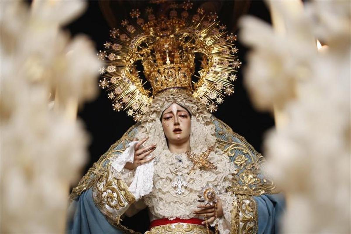 Una tarde primaveral envuelve a las cofradías el Lunes Santo