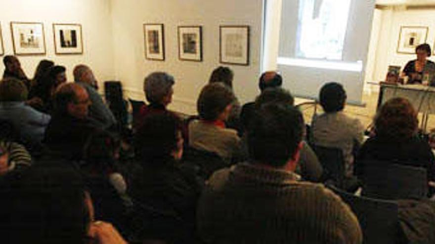 Un numeroso público abarrotó la Sala de Cultura de Sa Nostra en la jornada de ayer.